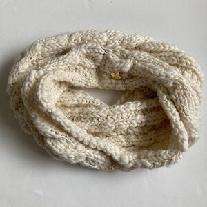 Betsey Johnson women’s knit neck warmer